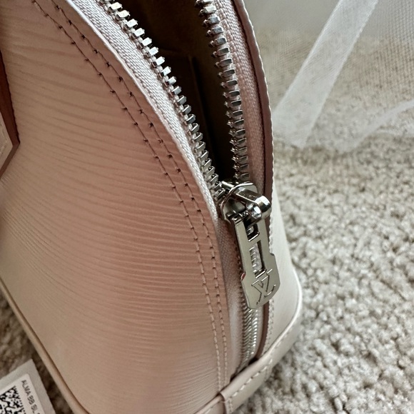 Louis Vuitton Alma BB Quartz epi - Picture 8 of 13